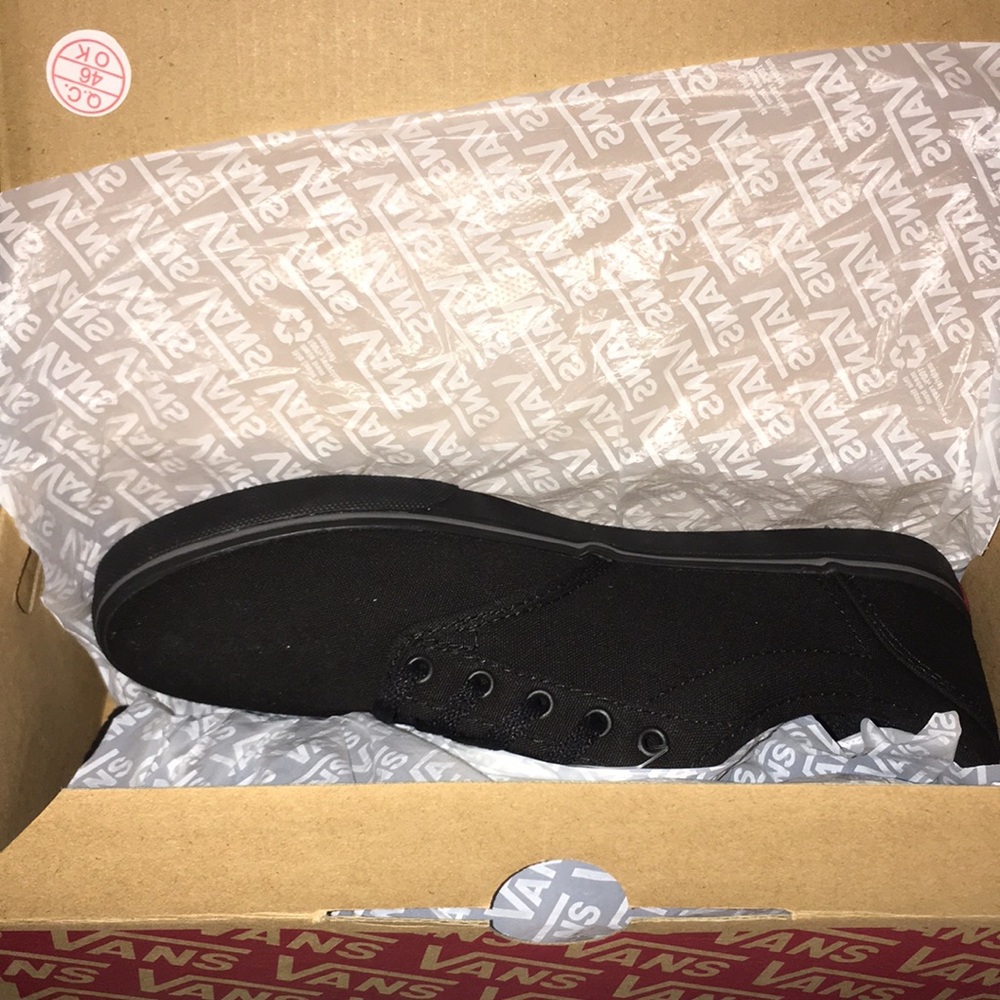 ***brand new****** Black canvas vans
